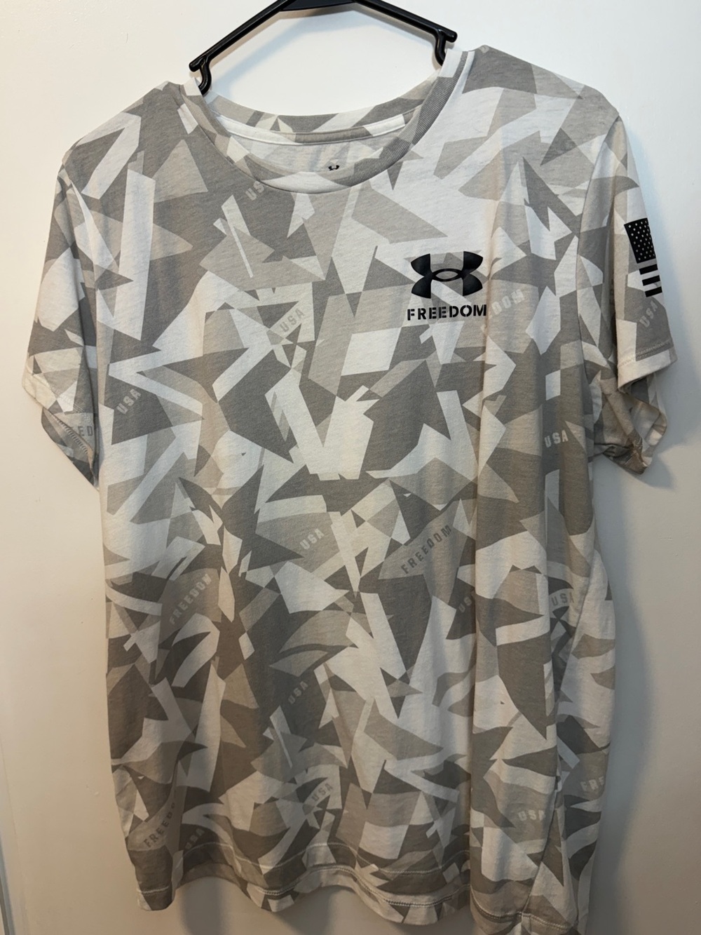 Under Armour Gray & White Geometric Camo Short Sleeve Tee